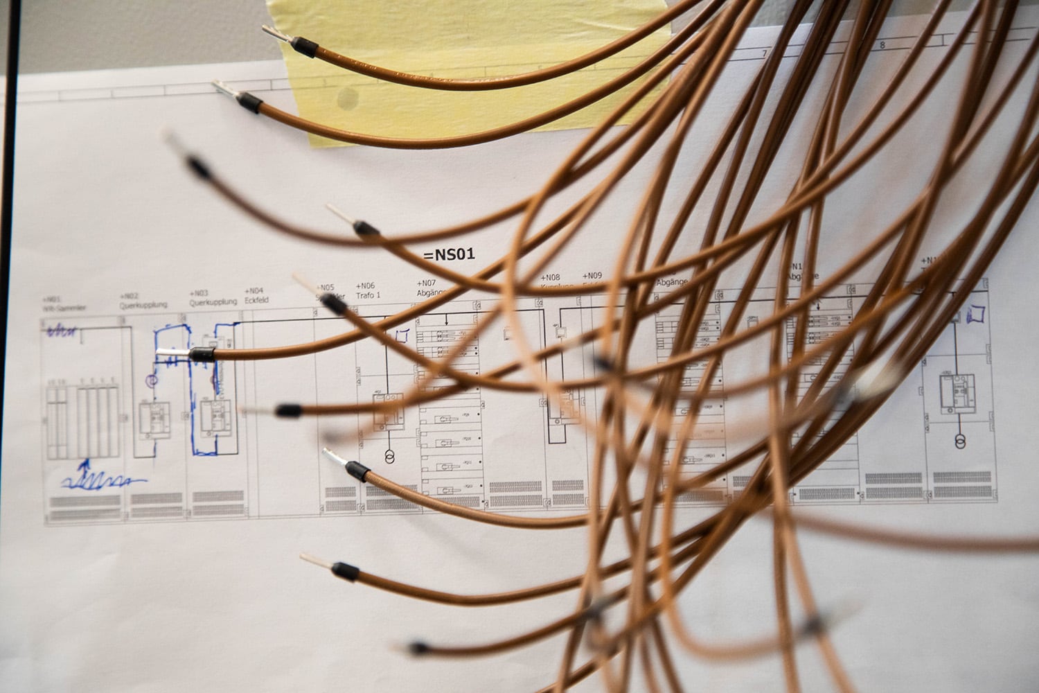 Individuelle Planung im Schaltschrankbau mit projektspezifischer Verdrahtung nach Schaltplänen in Eichenzell.